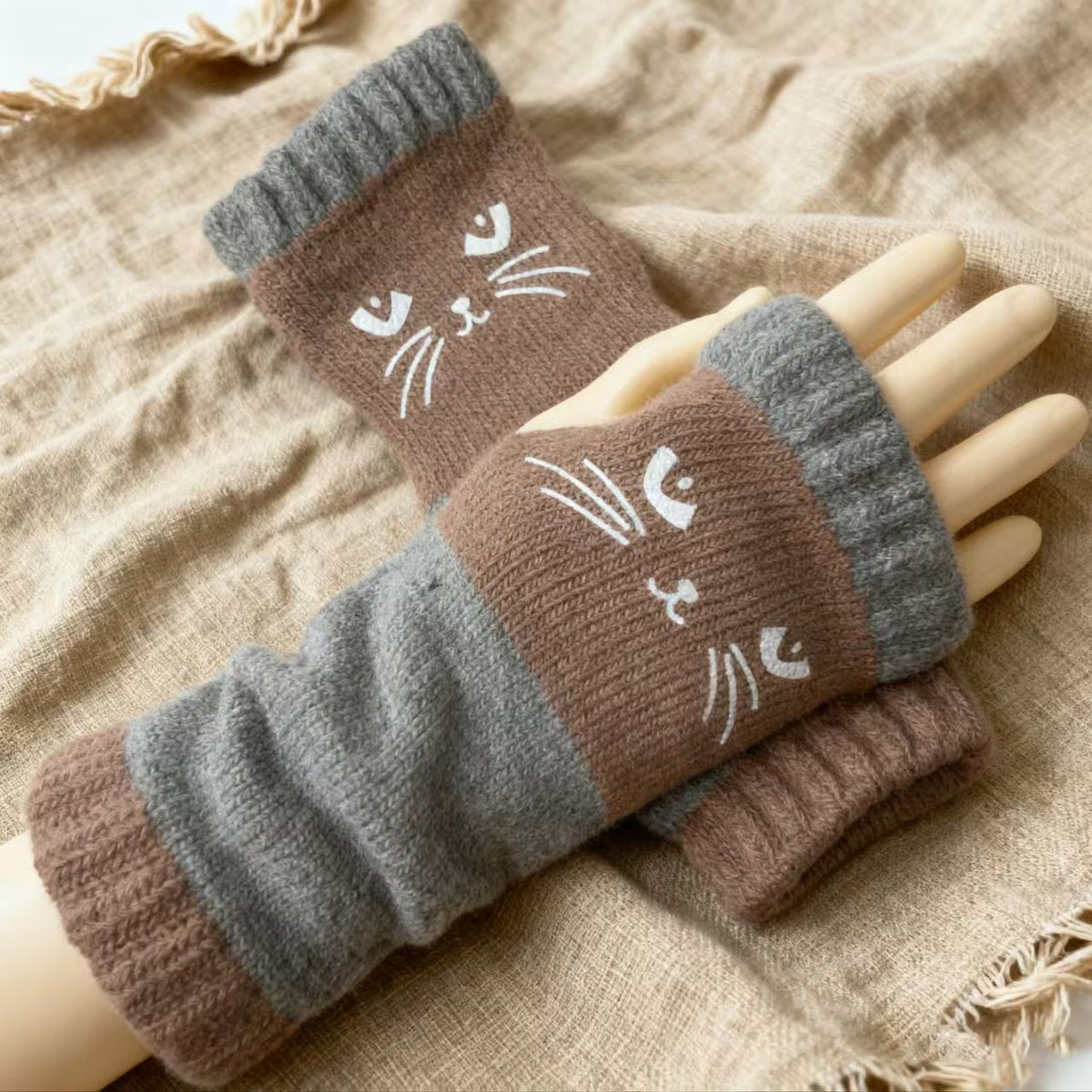 🎁🔥❄️Women’s Knitted Fingerless Gloves with Cute Cat – Cozy, Stylish & Practical Winter Hand Warmers 🐾